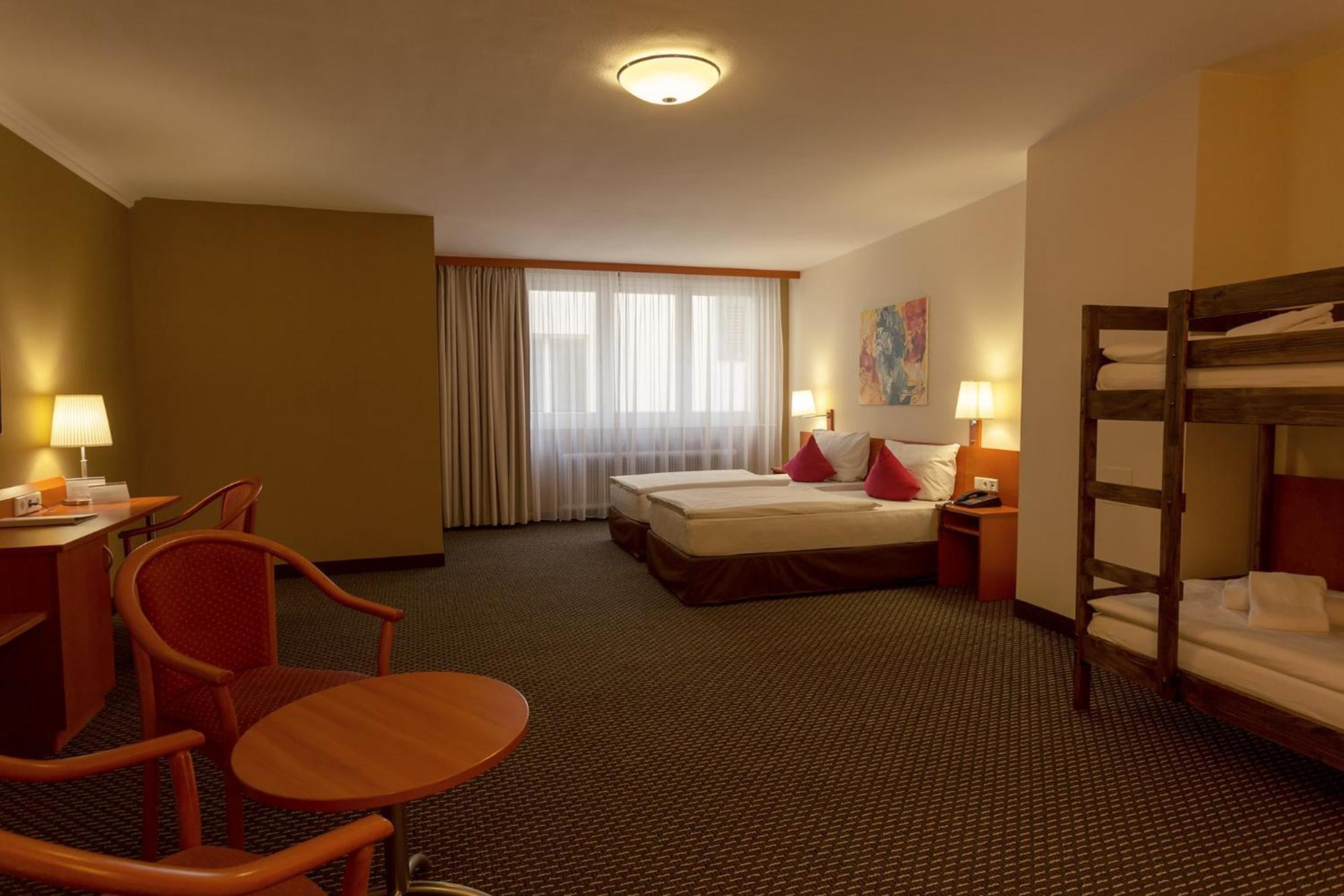 Central Hotel Loewen Φελτκίρχ Δωμάτιο φωτογραφία