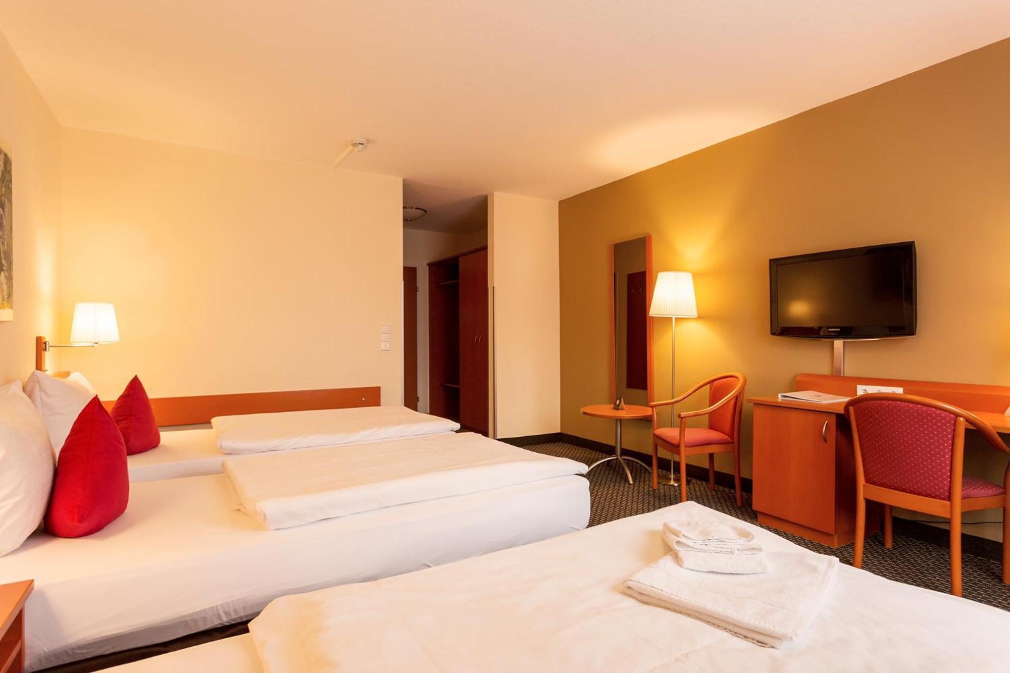 Central Hotel Loewen Φελτκίρχ Δωμάτιο φωτογραφία