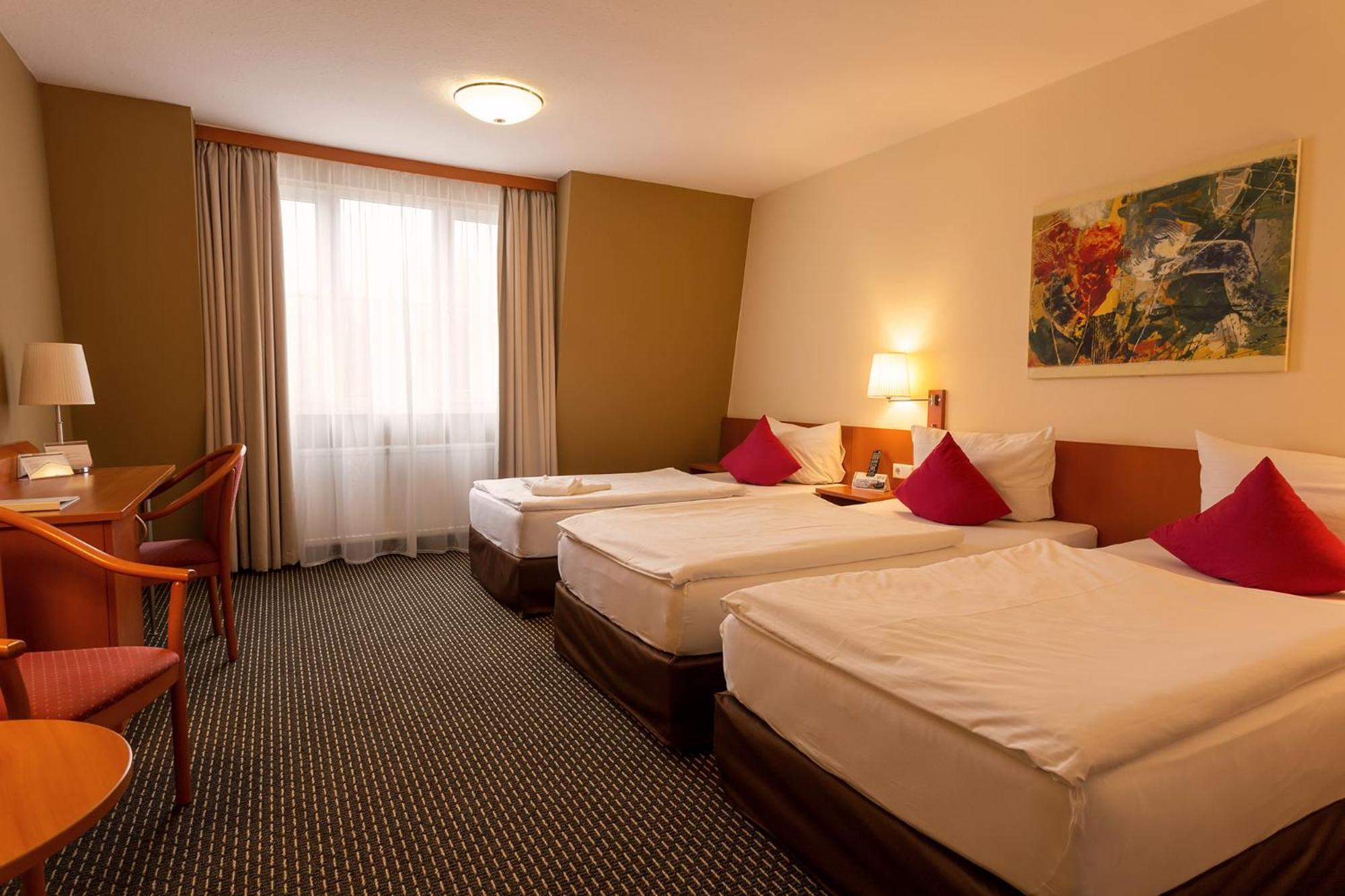 Central Hotel Loewen Φελτκίρχ Δωμάτιο φωτογραφία