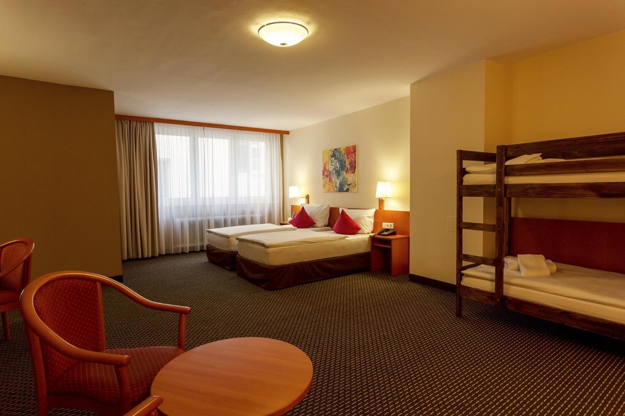 Central Hotel Loewen Φελτκίρχ Δωμάτιο φωτογραφία