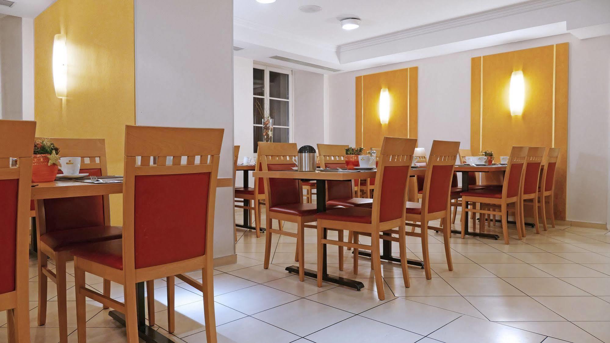 Central Hotel Loewen Φελτκίρχ Εξωτερικό φωτογραφία