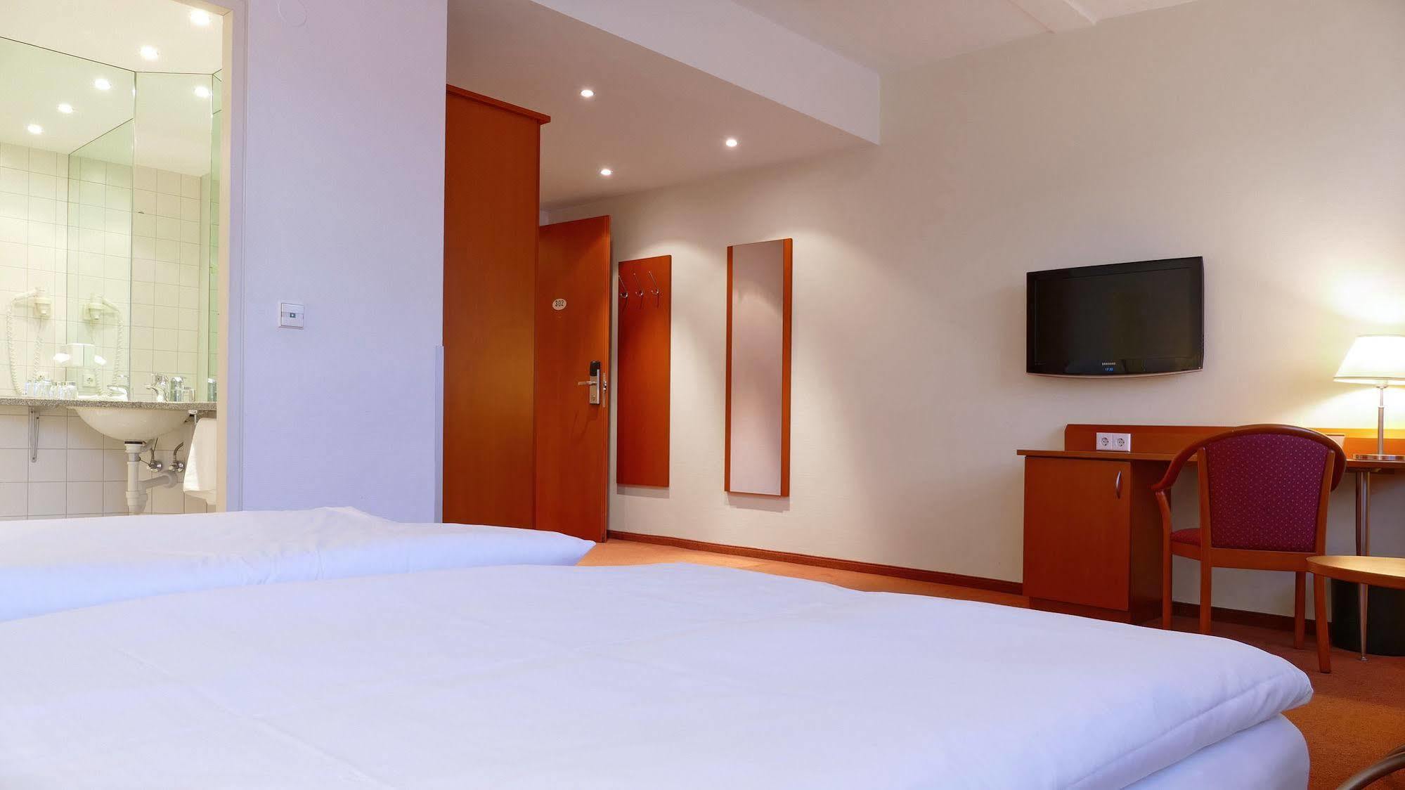 Central Hotel Loewen Φελτκίρχ Εξωτερικό φωτογραφία