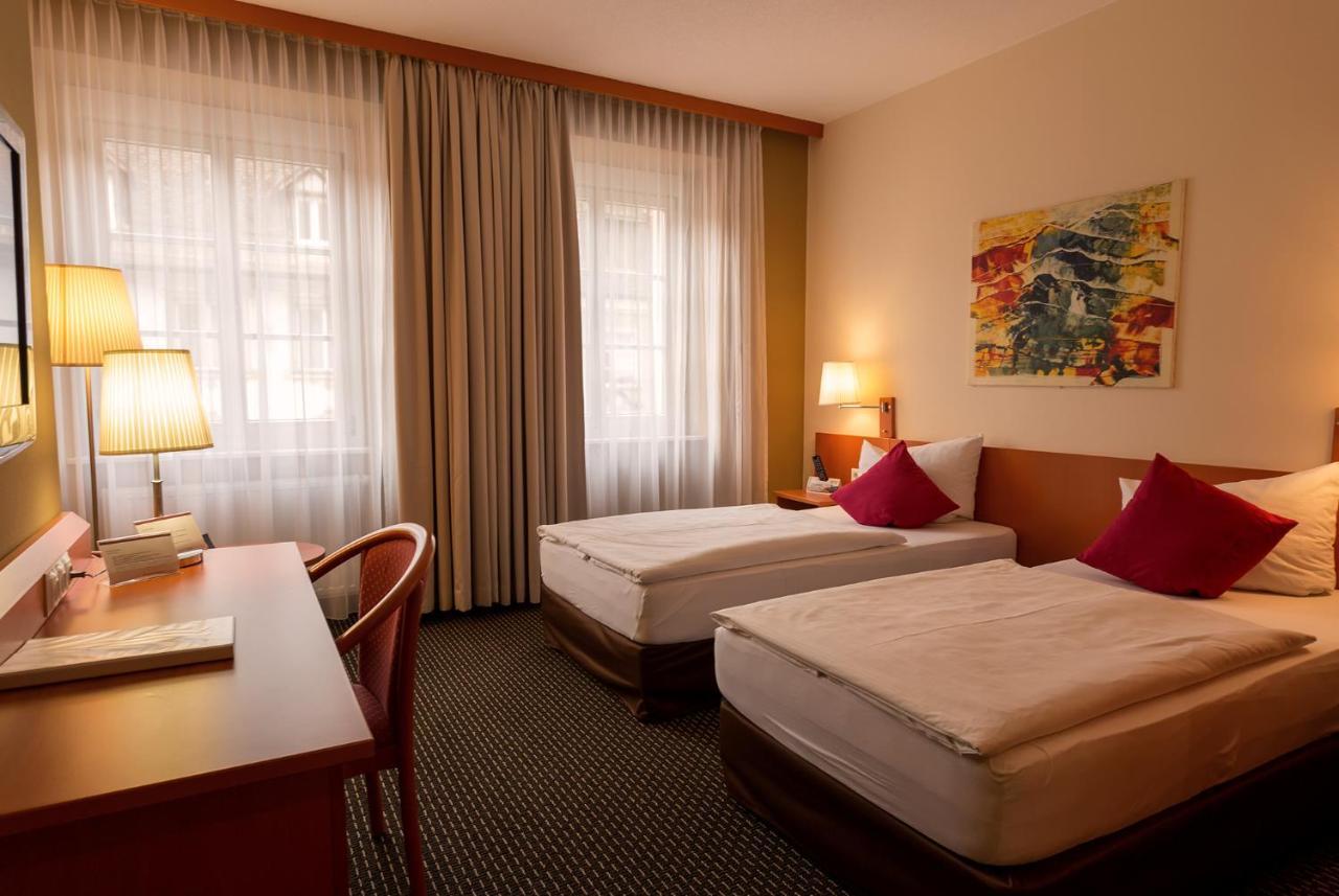Central Hotel Loewen Φελτκίρχ Εξωτερικό φωτογραφία