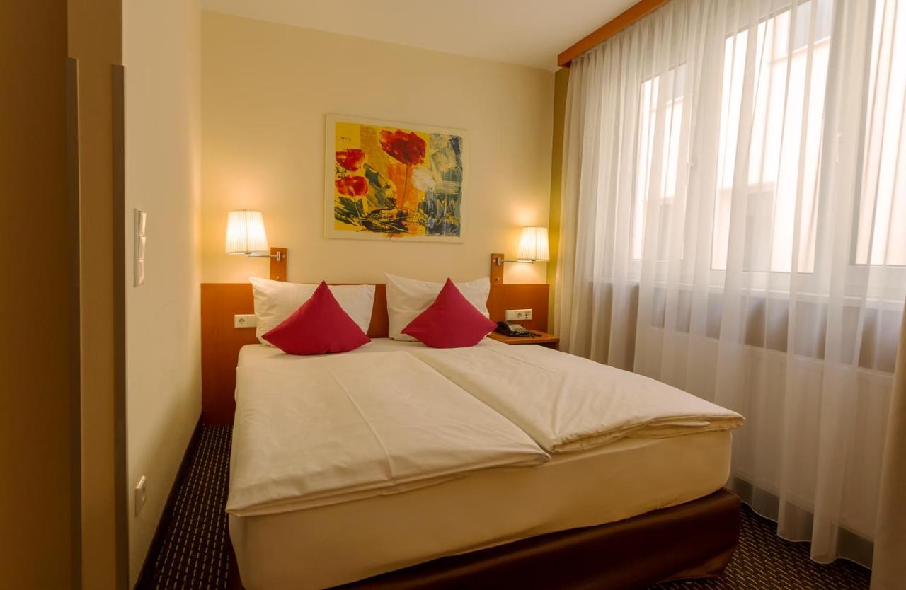 Central Hotel Loewen Φελτκίρχ Εξωτερικό φωτογραφία